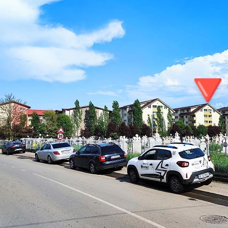 Quiet And Cozy 2 Bedroom Flat With Free Parking Included Floresti  Exterior photo