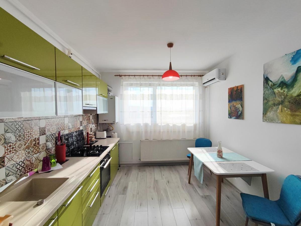 Quiet And Cozy 2 Bedroom Flat With Free Parking Included Floresti  Exterior photo
